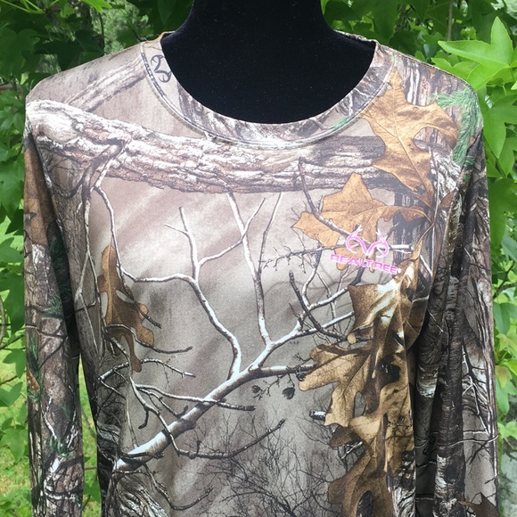 3/$20 Realtree Xtra Long Sleeve Top - Picture 2 of 9